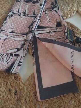 BRAND NEW Authentic Louis Vuitton Twilly Scarf